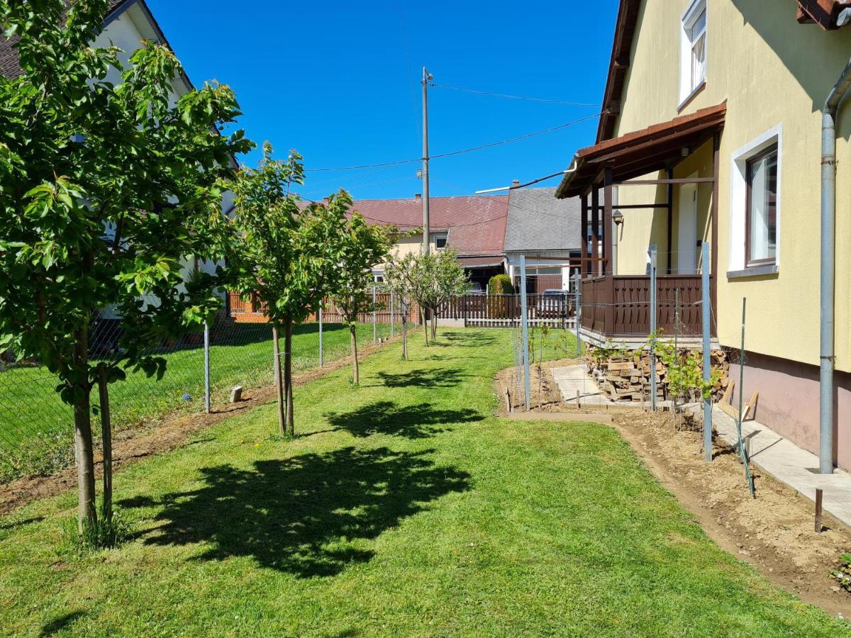 Gyoengyvirag Apartman Lenti Eksteriør billede