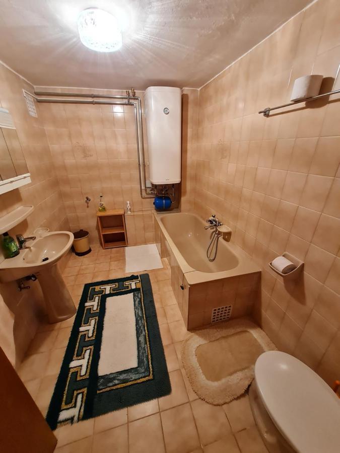 Gyoengyvirag Apartman Lenti Eksteriør billede